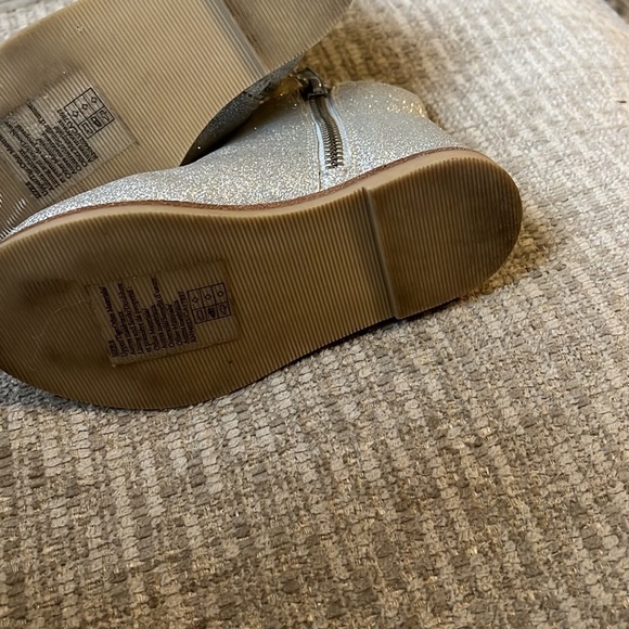 Janie and Jack girls silver boots size 8 - Picture 4 of 7